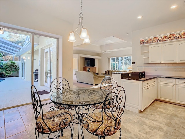 dining area with a skylight, recessed lighting, and ceiling fan