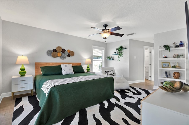 bedroom featuring a textured ceiling and ceiling fan