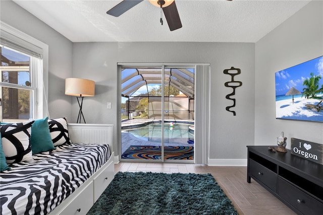 bedroom featuring ceiling fan and a textured ceiling