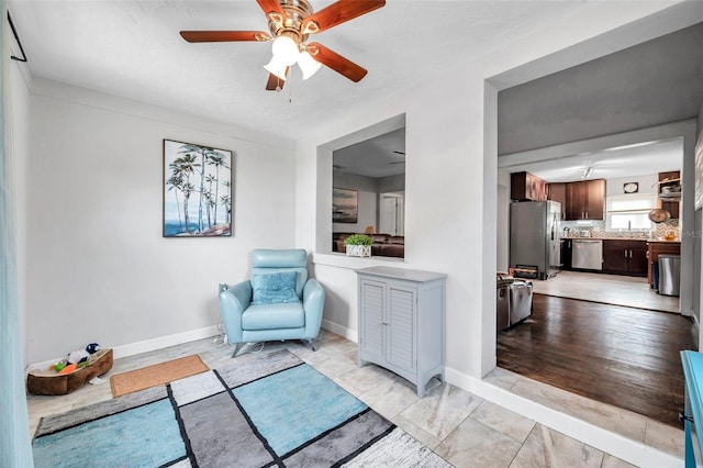 sitting room with ceiling fan