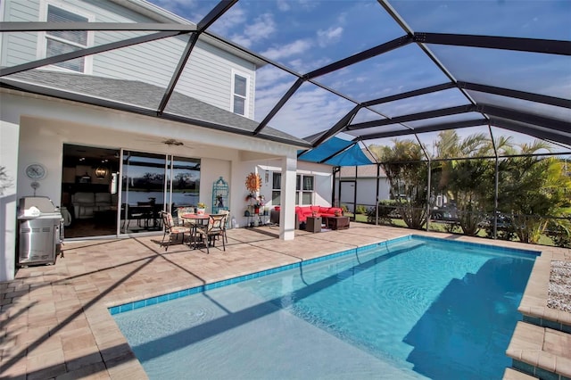 view of swimming pool with glass enclosure, an outdoor living space, a patio area, and ceiling fan