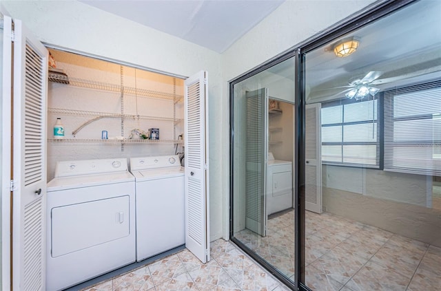 washroom featuring washer and clothes dryer and ceiling fan