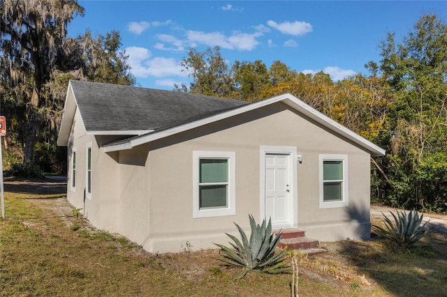 view of front of house with a front yard