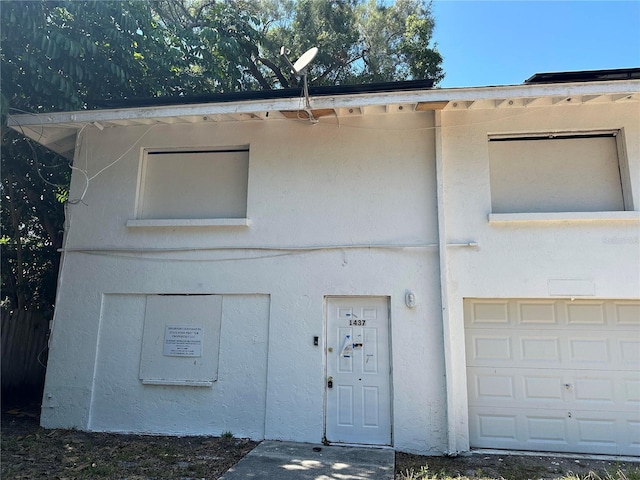 view of front facade with a garage