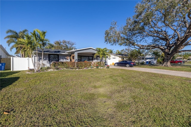 single story home with a front yard