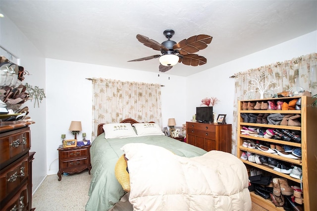 bedroom with ceiling fan