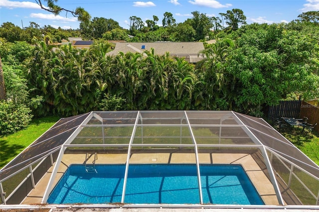 view of swimming pool