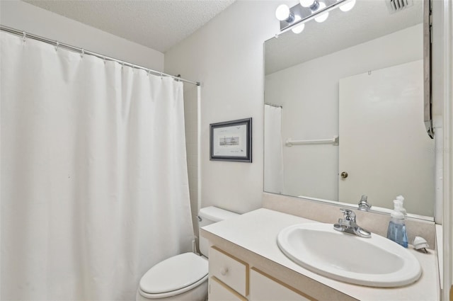 bathroom with toilet, a shower with shower curtain, vanity, and a textured ceiling