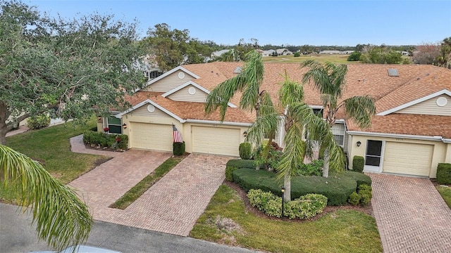 view of front facade featuring a front yard and a garage