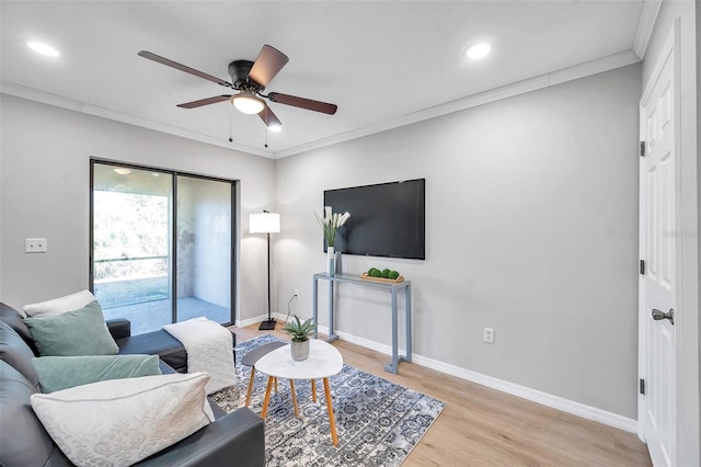 living room featuring light wood-type flooring, ceiling fan, and crown molding