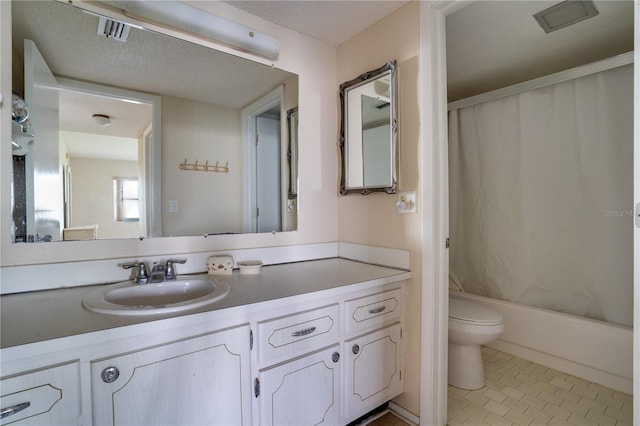 full bathroom with a textured ceiling, shower / tub combo, vanity, and toilet