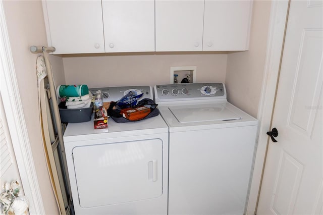 washroom featuring cabinets and washing machine and dryer