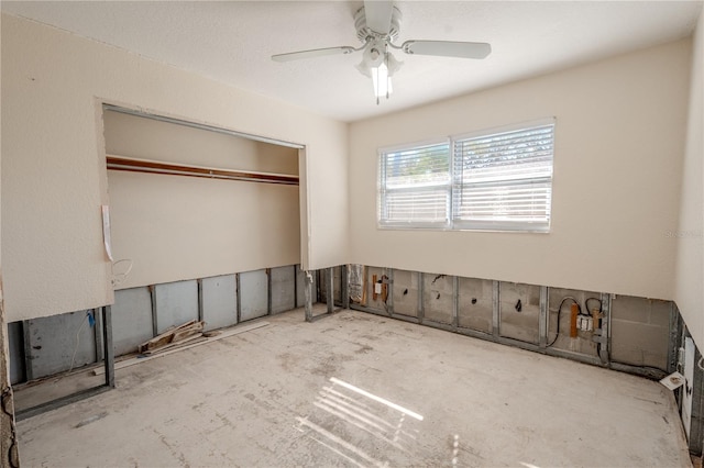 unfurnished bedroom featuring a closet and ceiling fan