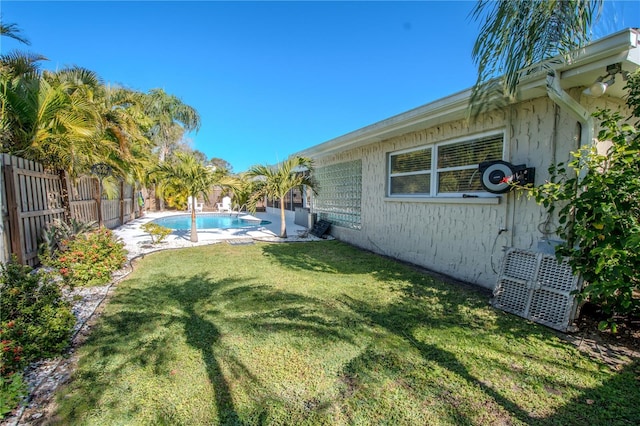 view of yard featuring a fenced in pool