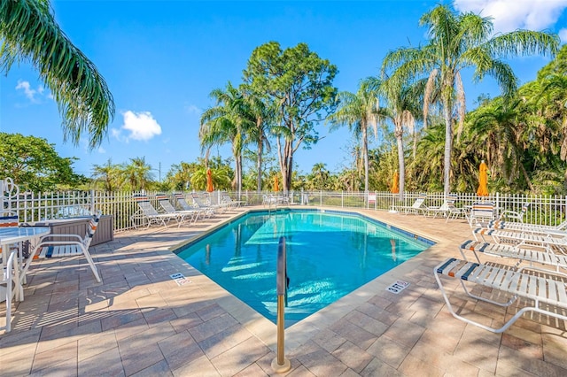 view of pool with a hot tub and a patio area