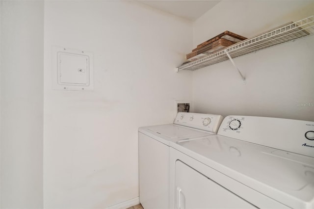 laundry room with laundry area and independent washer and dryer