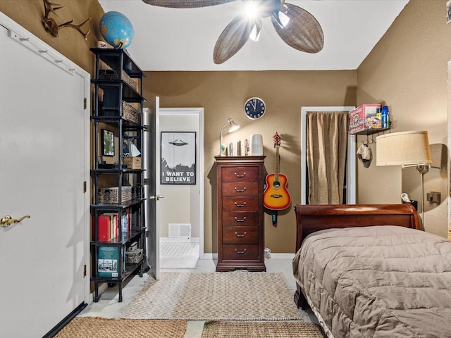 bedroom with ceiling fan