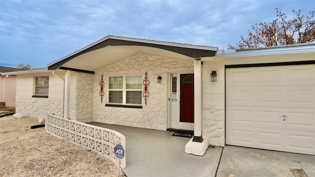 view of front facade featuring a garage