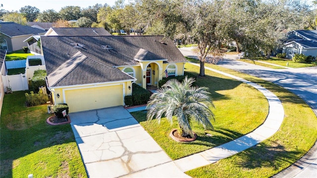 view of front facade featuring a garage and a front yard