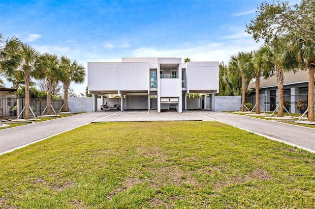 view of front facade with a front lawn