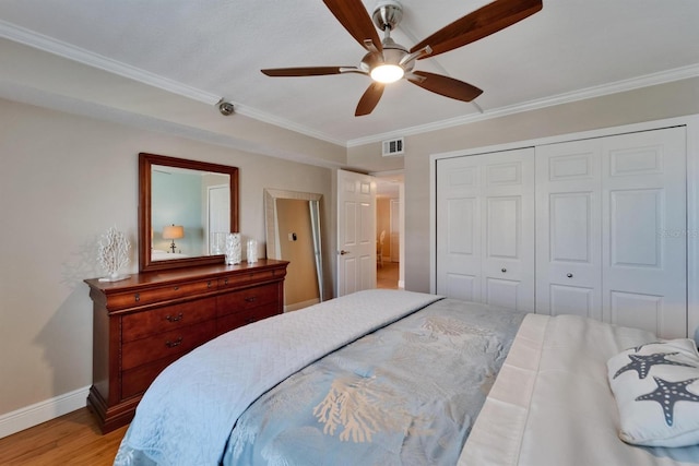 18325 Gulf Blvd Unit 407, Redington Shores, FL 33708 - bedroom with baseboards, light wood-type flooring, crown molding, a closet, and ceiling fan