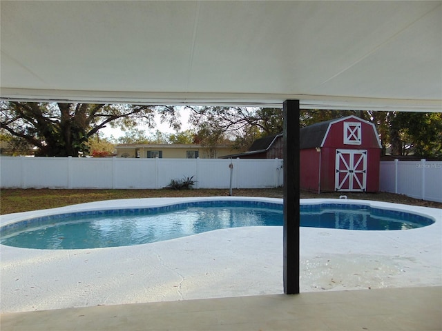 view of swimming pool featuring a shed