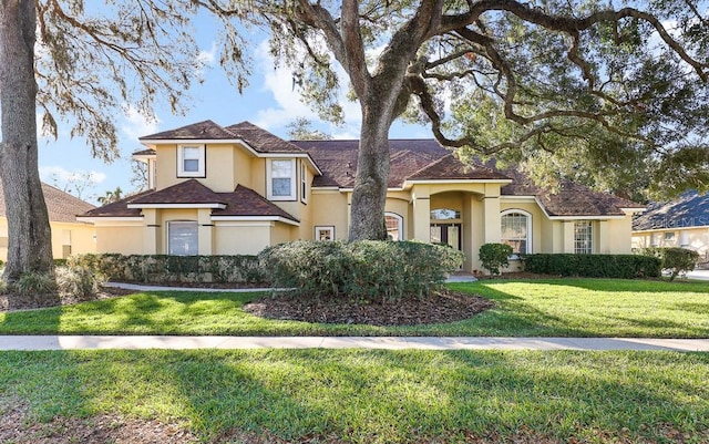 view of front of property with a front yard