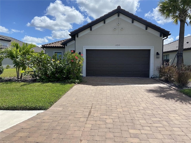 view of front facade featuring a front yard and a garage