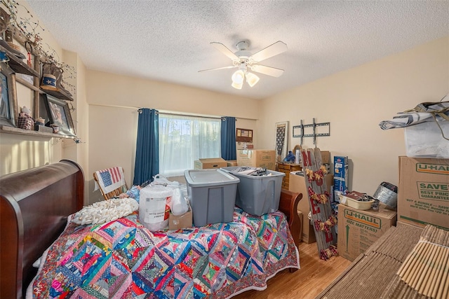 bedroom featuring a textured ceiling, hardwood / wood-style flooring, and ceiling fan