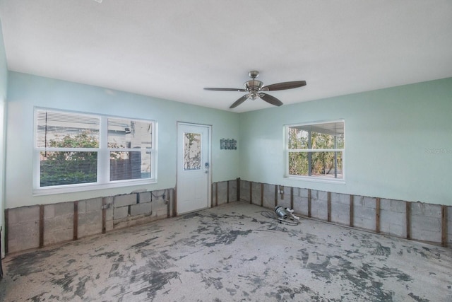 empty room featuring ceiling fan