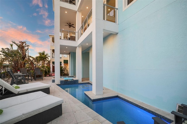 view of swimming pool featuring a patio, a pool with connected hot tub, and ceiling fan