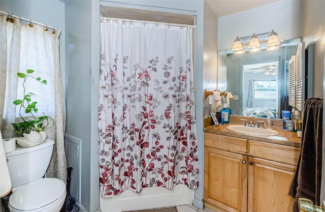 full bathroom with shower / bath combo, vanity, toilet, and ceiling fan