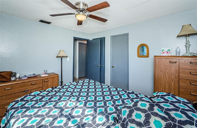 bedroom featuring a textured ceiling and ceiling fan