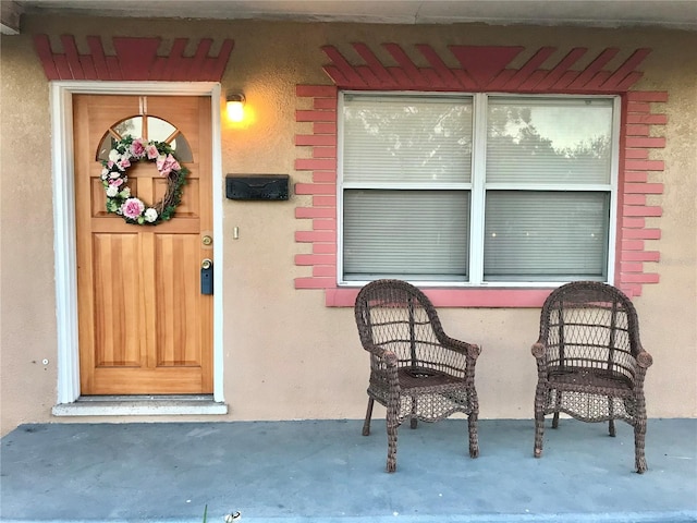 entrance to property with stucco siding