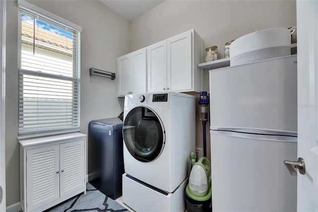 laundry room with washer and clothes dryer and cabinets