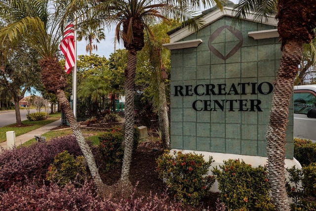 view of community / neighborhood sign