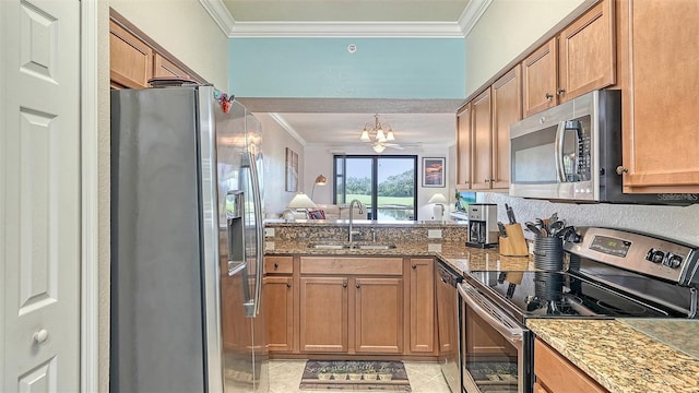 kitchen with stainless steel appliances, an inviting chandelier, crown molding, and sink