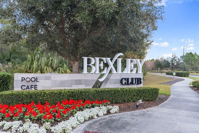 view of community / neighborhood sign