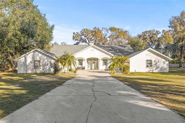 single story home with a front yard