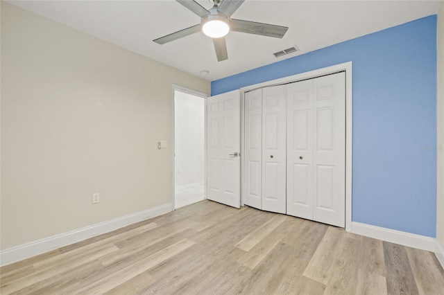 unfurnished bedroom featuring ceiling fan, light wood-type flooring, and a closet