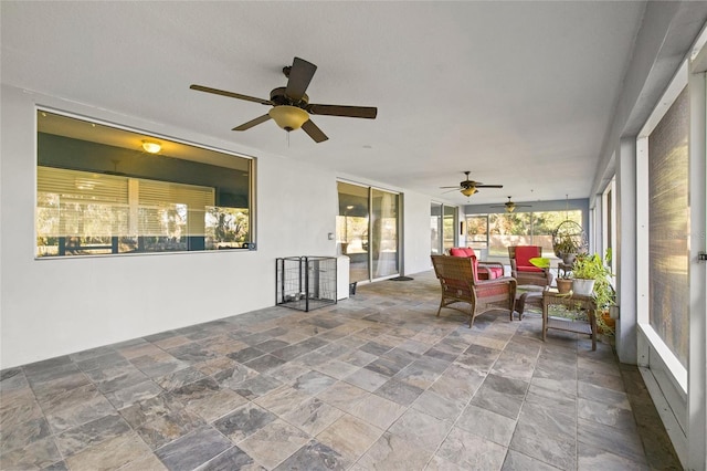 sunroom with ceiling fan