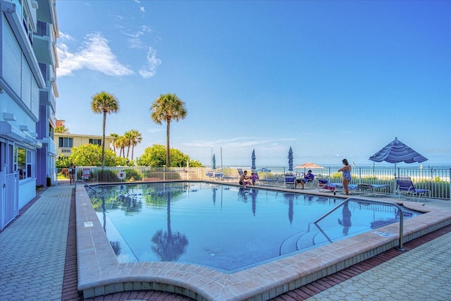 view of swimming pool