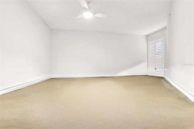 empty room featuring ceiling fan