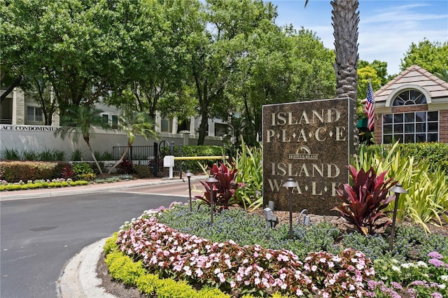 view of community / neighborhood sign