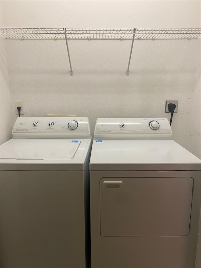 laundry room with independent washer and dryer