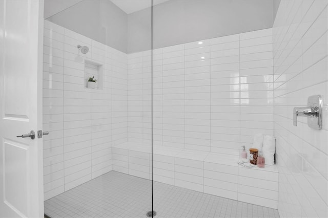 bathroom featuring tiled shower