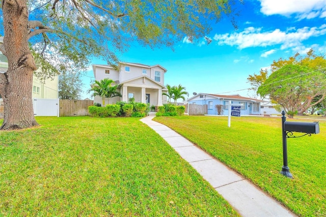 view of front of property featuring a front yard