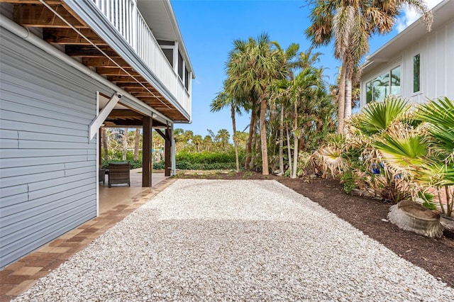 view of yard featuring a patio