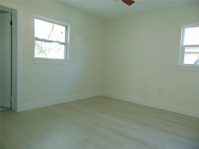 unfurnished room featuring light hardwood / wood-style floors and ceiling fan