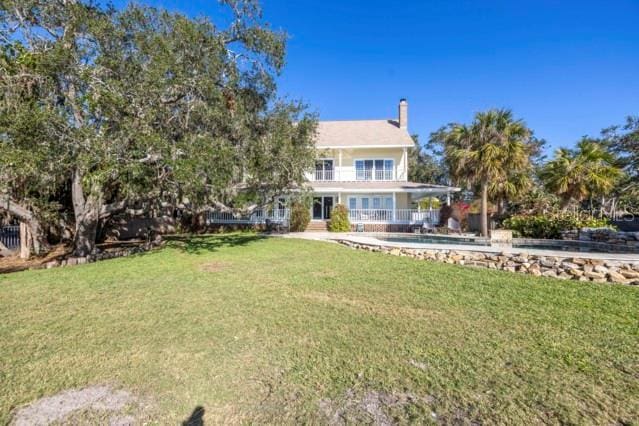 view of front of house featuring a front yard